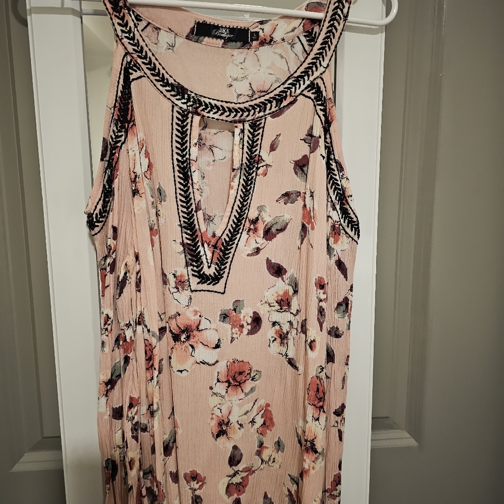 BKE Buckle pink flower top - Picture 4 of 4